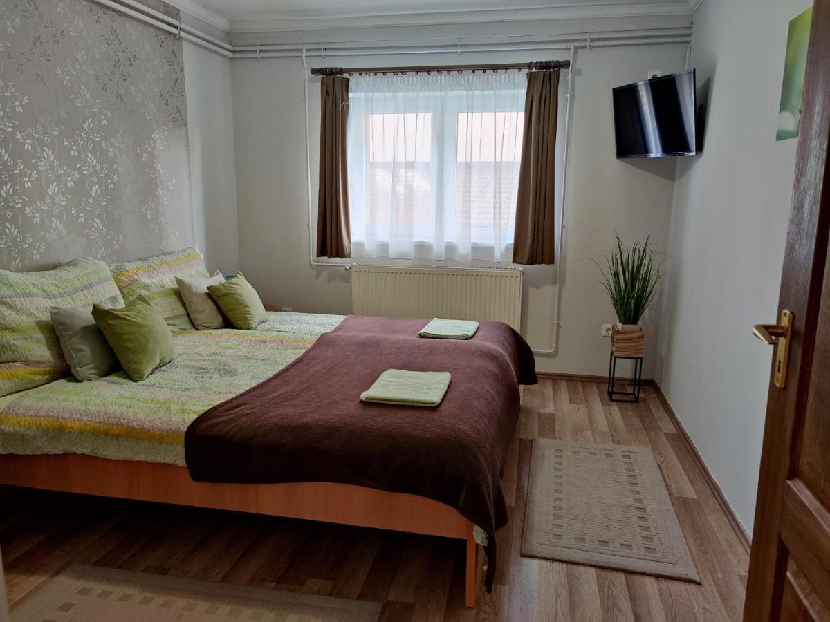 Katalin Apartmanhaz มิชโคลซ์ ภายนอก รูปภาพ