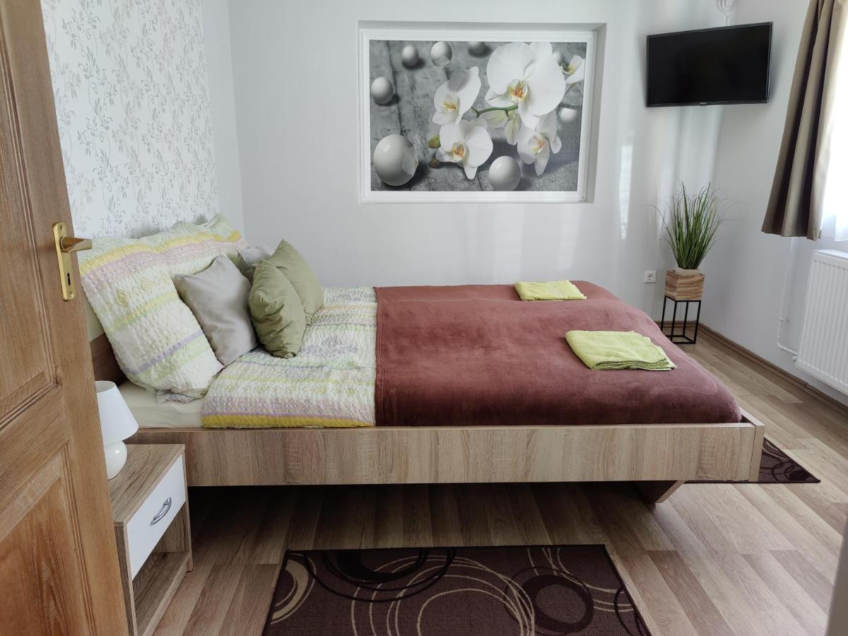 Katalin Apartmanhaz มิชโคลซ์ ภายนอก รูปภาพ