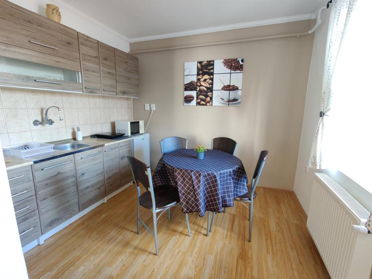Katalin Apartmanhaz มิชโคลซ์ ภายนอก รูปภาพ
