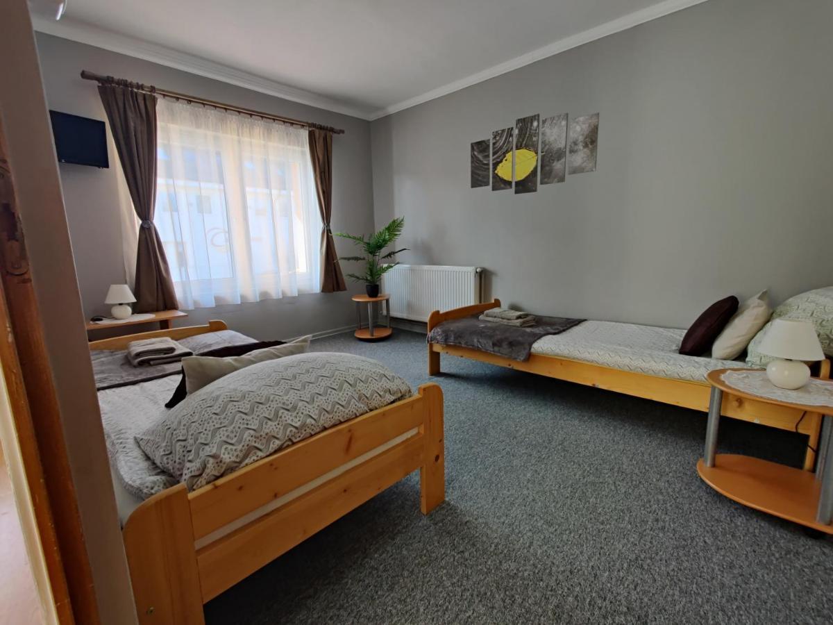 Katalin Apartmanhaz มิชโคลซ์ ภายนอก รูปภาพ